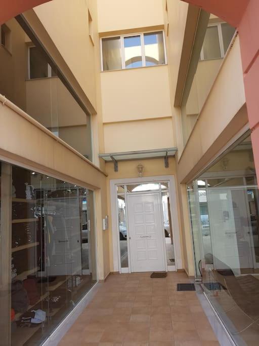 Apartment α οροφου με θεα στο βουνο *